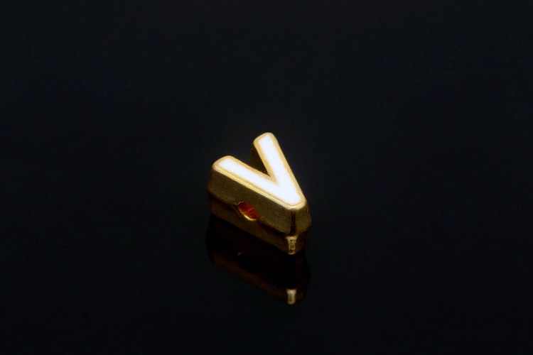 EM003-금도금 화이트 에나멜 알파벳 V (1개)