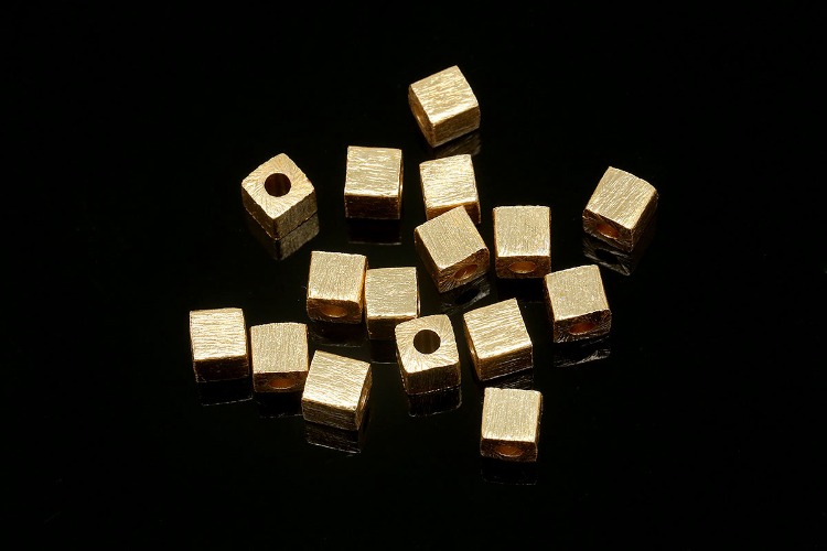 [도매] ID009-금도금 4*4mm 큐브 비즈 (1줄)